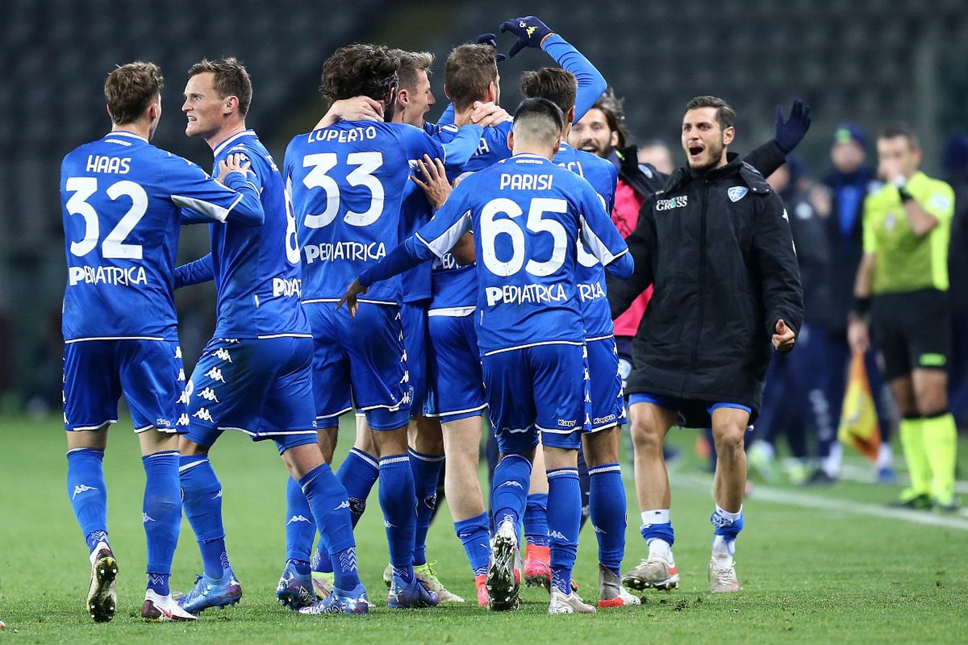 甲赛场上曾 甲赛场上曾